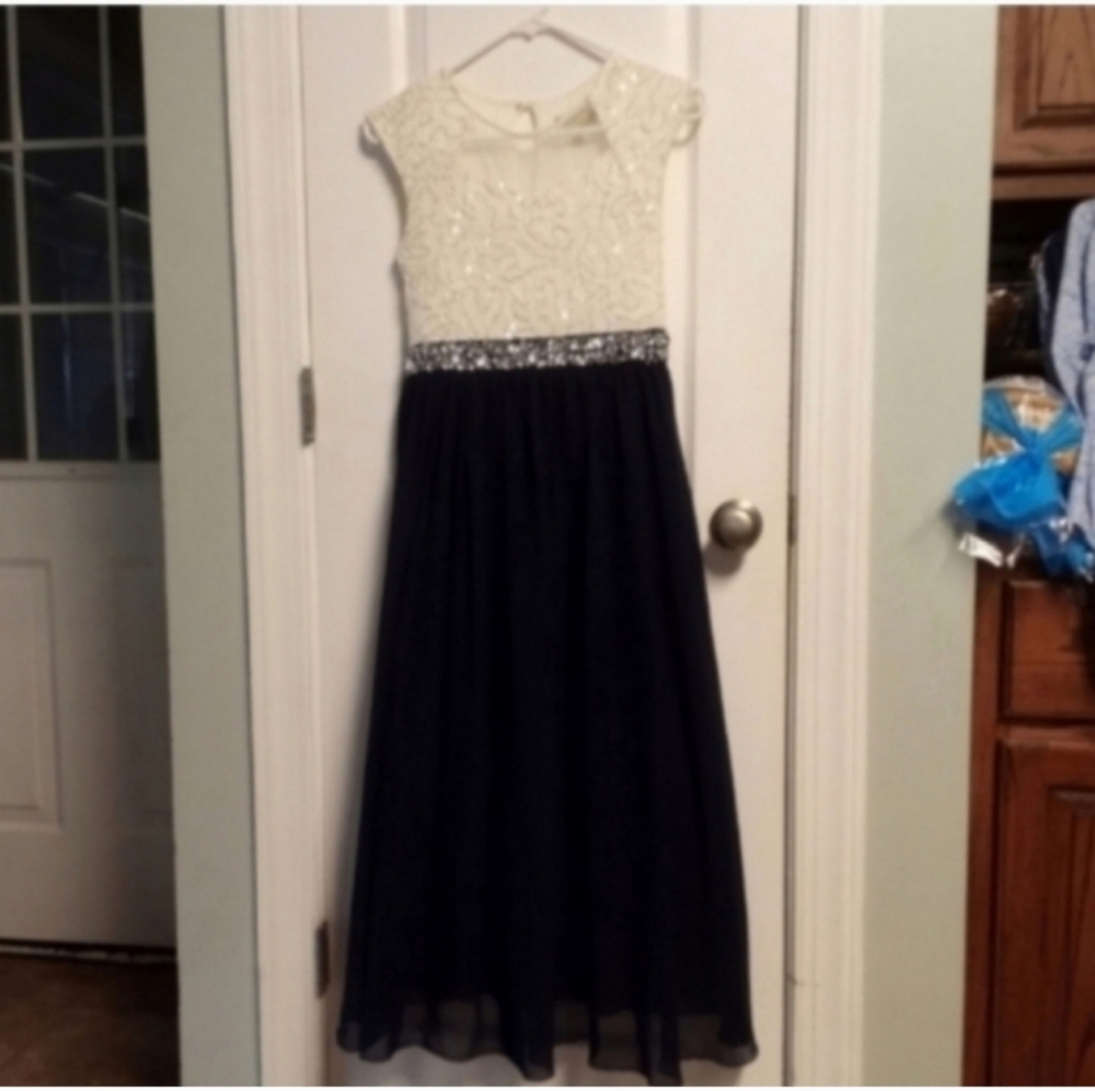 Speechless Elegant Cream & Navy Silver Dress With Lace & Sequins Detail EUC Prom